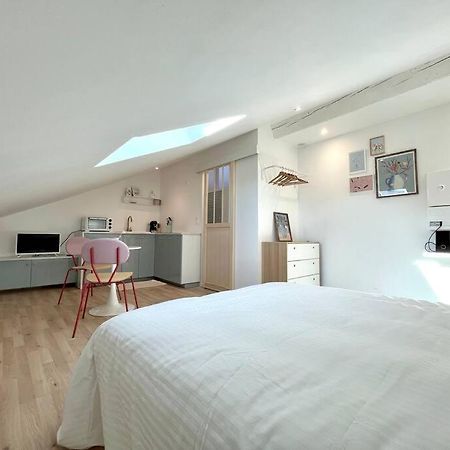 Appartement Studio Jade : Charmant Logement Place Clemenceau à Pau Extérieur photo