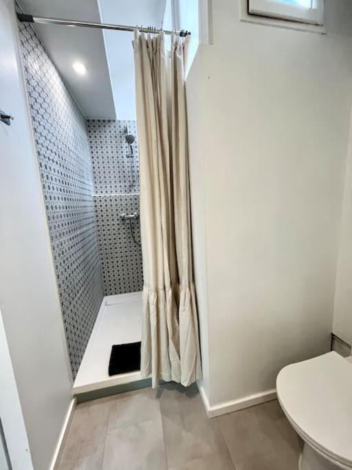 Appartement Studio Jade : Charmant Logement Place Clemenceau à Pau Extérieur photo