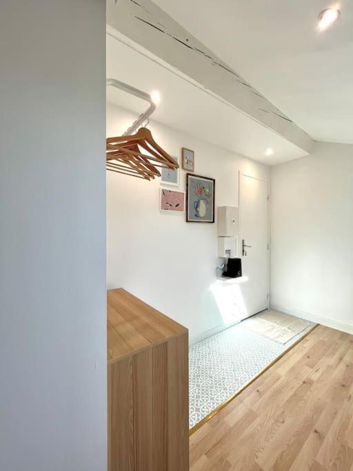 Appartement Studio Jade : Charmant Logement Place Clemenceau à Pau Extérieur photo
