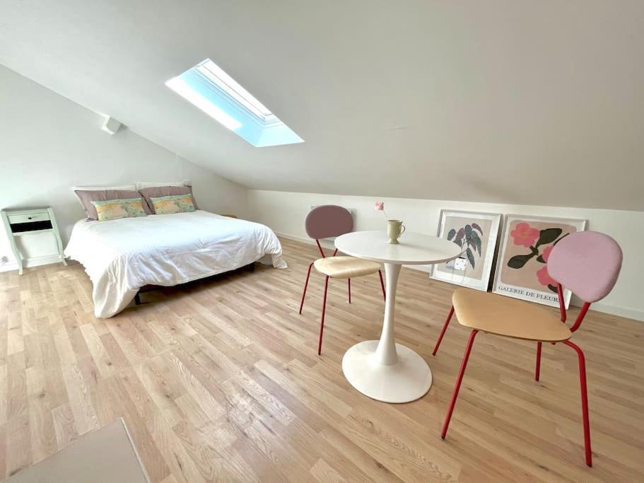 Appartement Studio Jade : Charmant Logement Place Clemenceau à Pau Extérieur photo