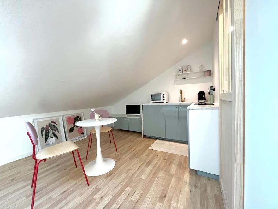 Appartement Studio Jade : Charmant Logement Place Clemenceau à Pau Extérieur photo