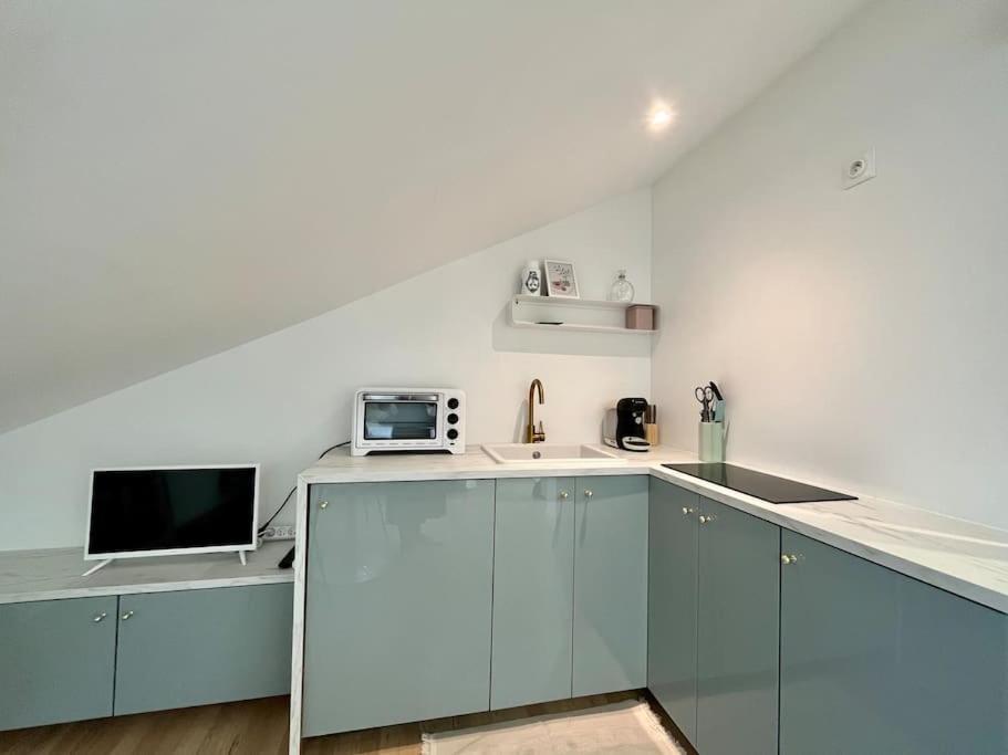 Appartement Studio Jade : Charmant Logement Place Clemenceau à Pau Extérieur photo