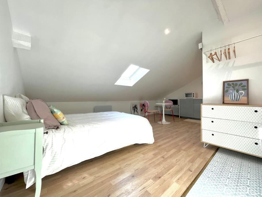 Appartement Studio Jade : Charmant Logement Place Clemenceau à Pau Extérieur photo